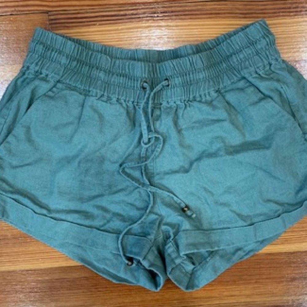Shorts - Picture 3 of 4
